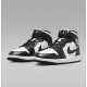 Αθλητικό μποτακι Air Jordan 1 Mid Μαύρο - Άσπρο Αθλητικό μποτακι Air Jordan 1 Mid Μαύρο - Άσπρο